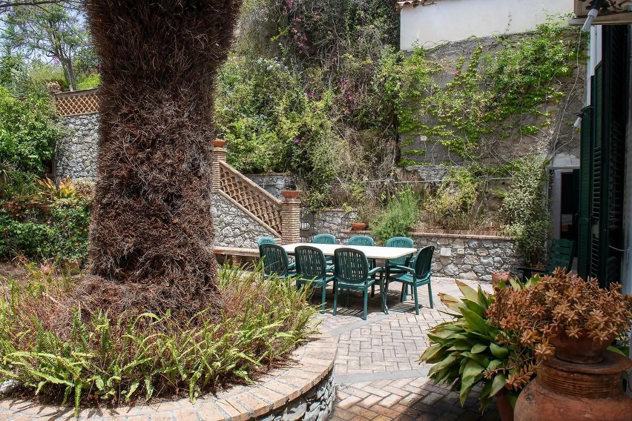 Florence Trevelyan Villa Letojanni Italia