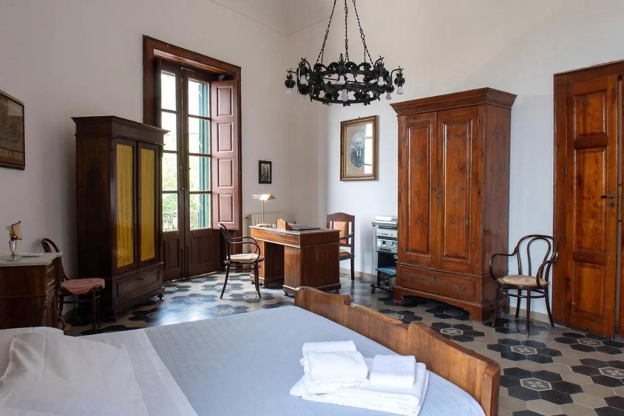 Florence Trevelyan Villa Letojanni 0*,  Italia