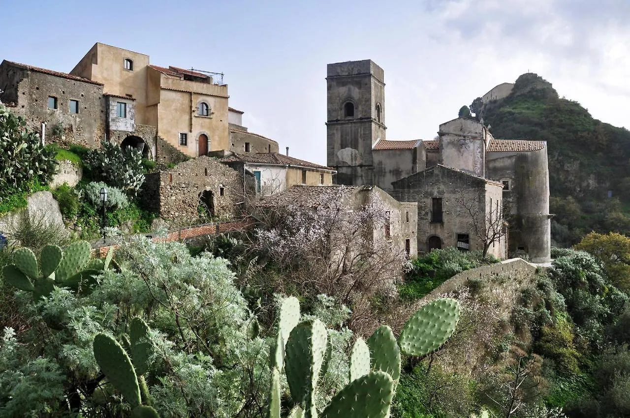 Florence Trevelyan Villa Letojanni Italia